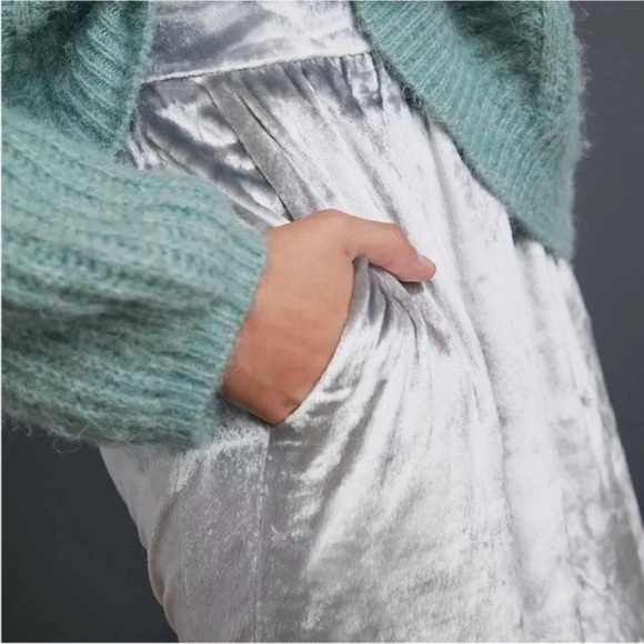 Anthropologie Maeve Anastacia Wide Leg Velvet Pants in Silver Size L Large - Picture 4 of 10